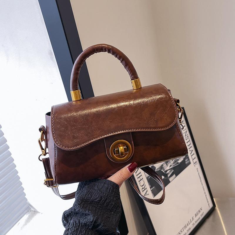 Autumn and winter portable commuter bag women's new trendy retro small square bag niche design casual shoulder messenger bag