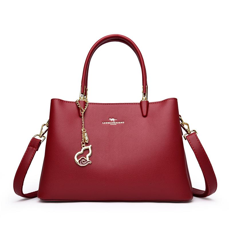 This Large-capacity Handbag for Ladies Can Be Carried Over One Shoulder or Crossbody Casually