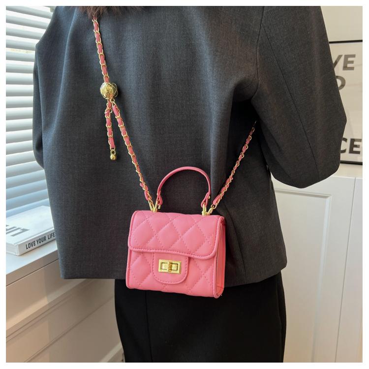 

Корейская версия сумка-тоут 2025 новая весенняя мода мини бриллиантовая цепочка маленькая квадратная сумка повседневная на плечо сумка-мессенджер