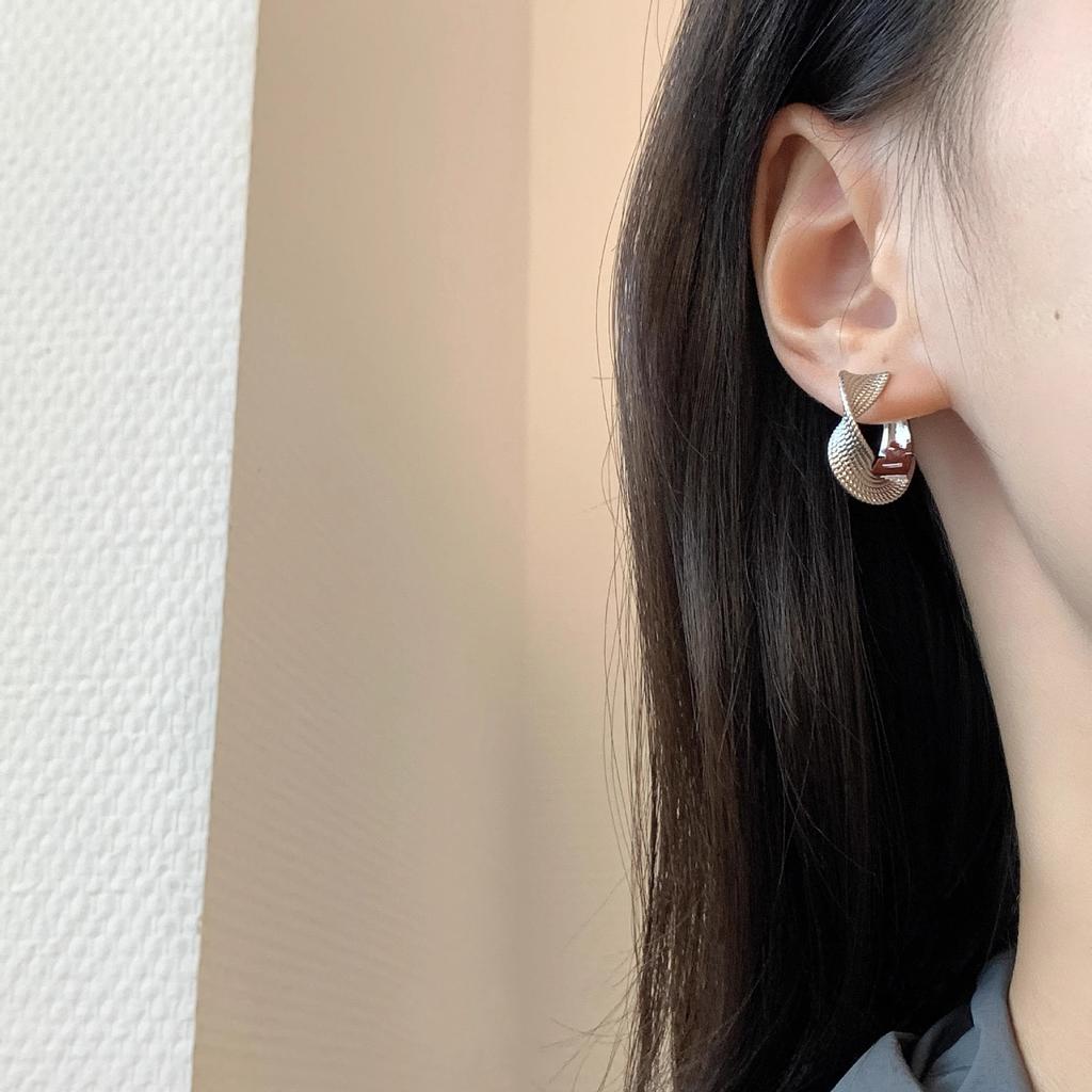 Vintage Simple Niche Geometric Circle Twisted Texture Earrings Ins Hundred Match Senior Sense of Earrings Shipping Personality Elegant Accessories