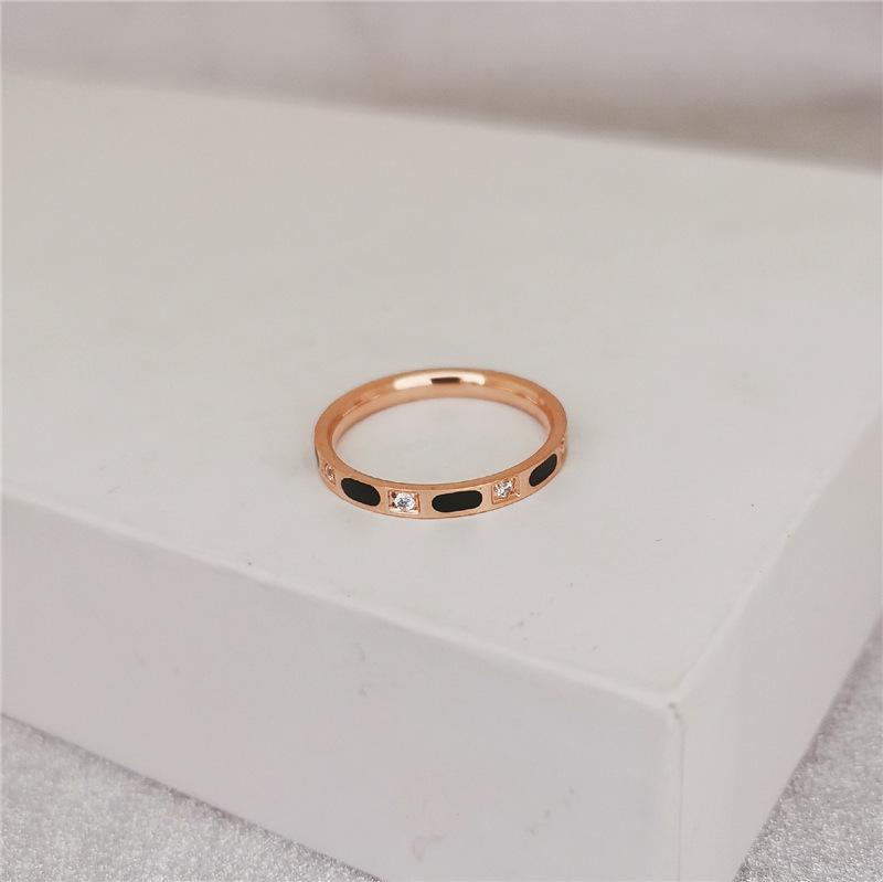 Korean Style Rose Gold Rhinestone Shell Tail Ring - Colorful Titanium Steel Finger Accessory for Women