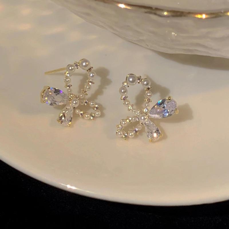 

It s so beautiful~ Pure desire sweet light luxury butterfly zircon earrings fairy style simple fashion hollow exquisite stud earrings woman золотой