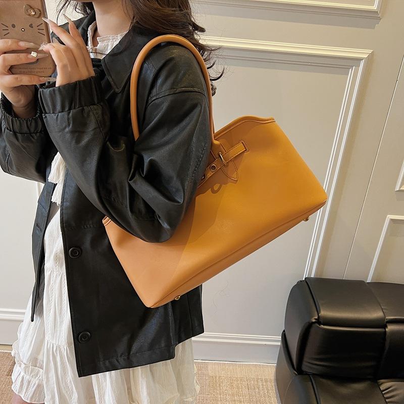 Casual Large-capacity Shoulder Bag Women's New Fashion Commuter Handbag