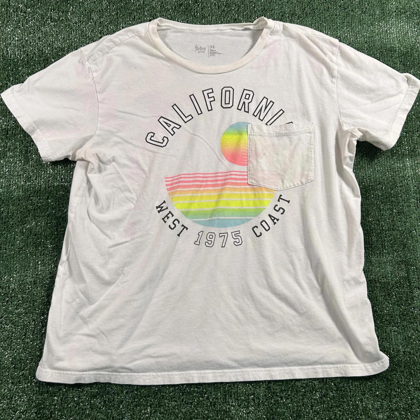 White Graphic T-Shirt with California print. XL XL