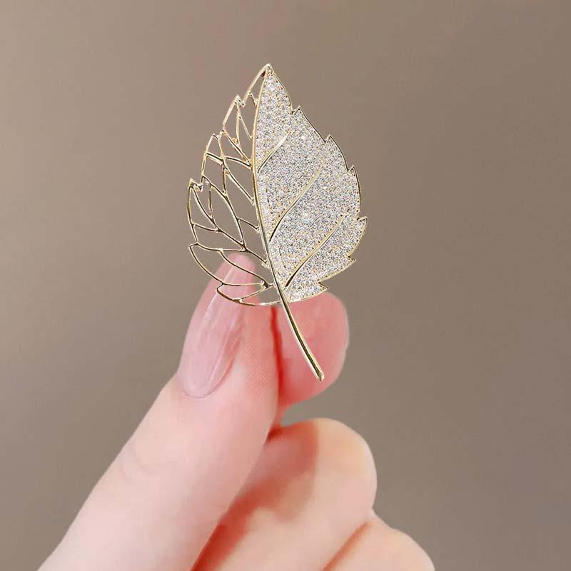 Elegant Pearl Brooch - High-End Minimalist Clothing Accessory
