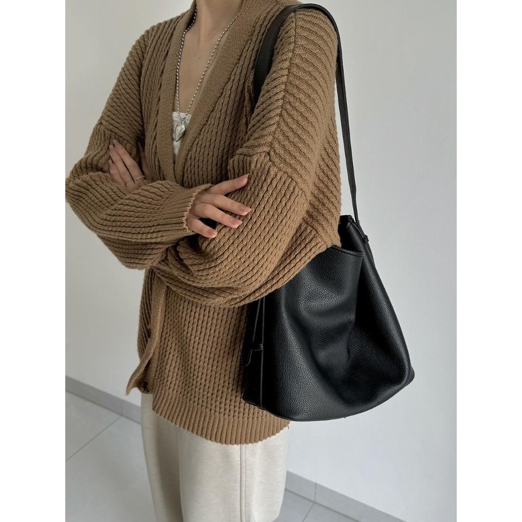 IELGY Ladies Tote Bag Retro Large Capacity Bucket Bag Lychee Grain Soft Leather
