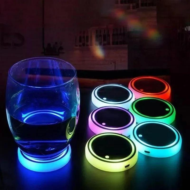 Lumière LED RGB pour Porte-Gobelet de Voiture 7 Couleurs Changeantes Luminescence Capteur Auto Lampe d'Ambiance Nocturne Décor Intérieur