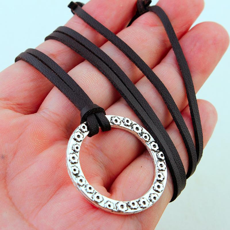 

Ожерелье из кожи и бархатной веревки в стиле бохо