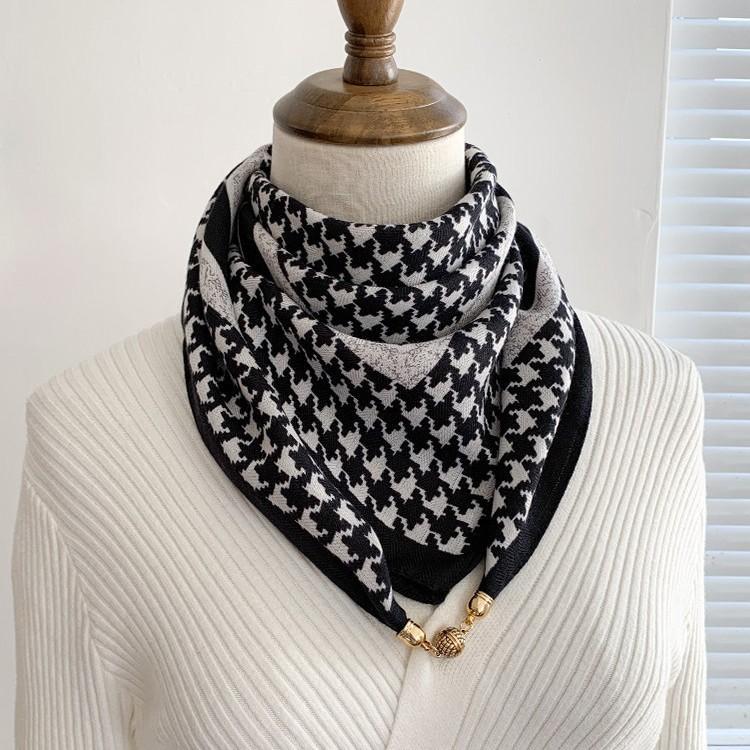 Magnetic buckle triangular small square scarf silk scarf women's spring and autumn summer shirt neck protection scarf thin scarf 71x71