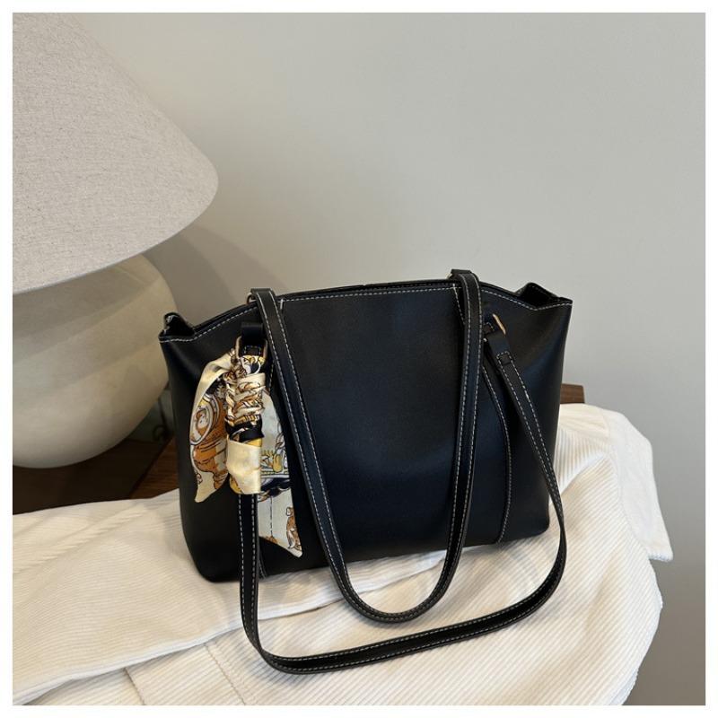 

New trendy retro commute to work versatile shoulder bag high sense tote bag college student class bag woman чорний