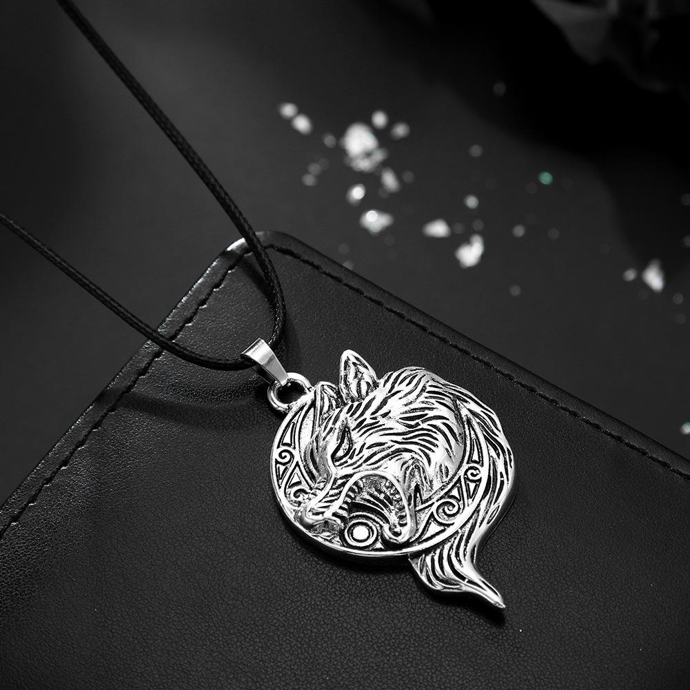 Retro Viking Wolf Head Pendant Necklace for Men - European & American Punk Jewelry