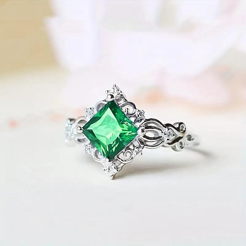 Princess-cut, Ocean-blue Simulated Gemstone Ring for the Index Finger Diamond-set Rhombus-shaped Cubic Zirconia Elegant and Refined Index Finger Ring
