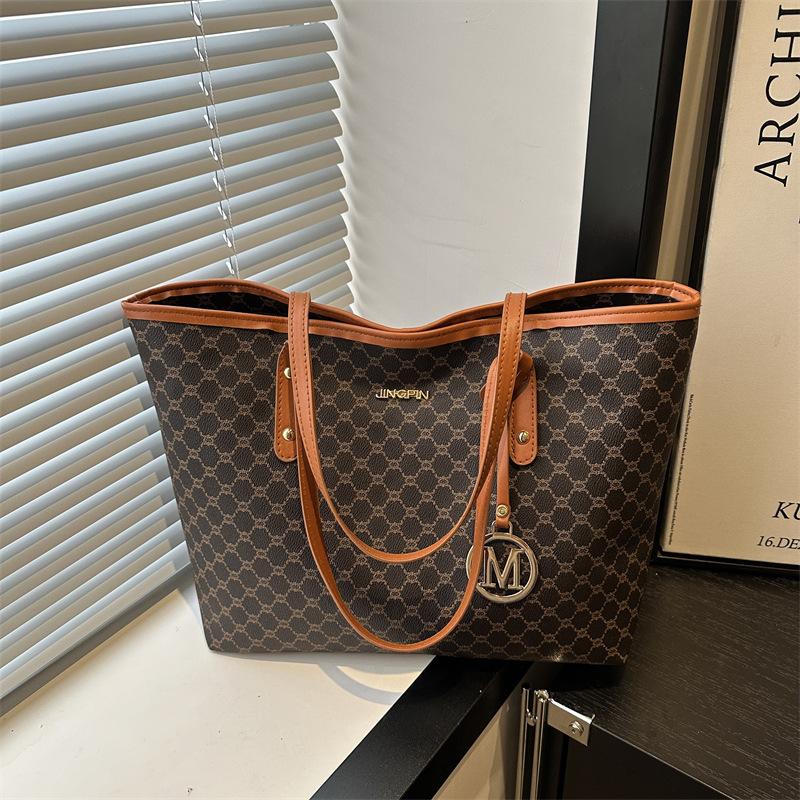 

Fashion high sense underarm bag women s new trendy women s bag shoulder bag large capacity commuting versatile hand carry tote bag