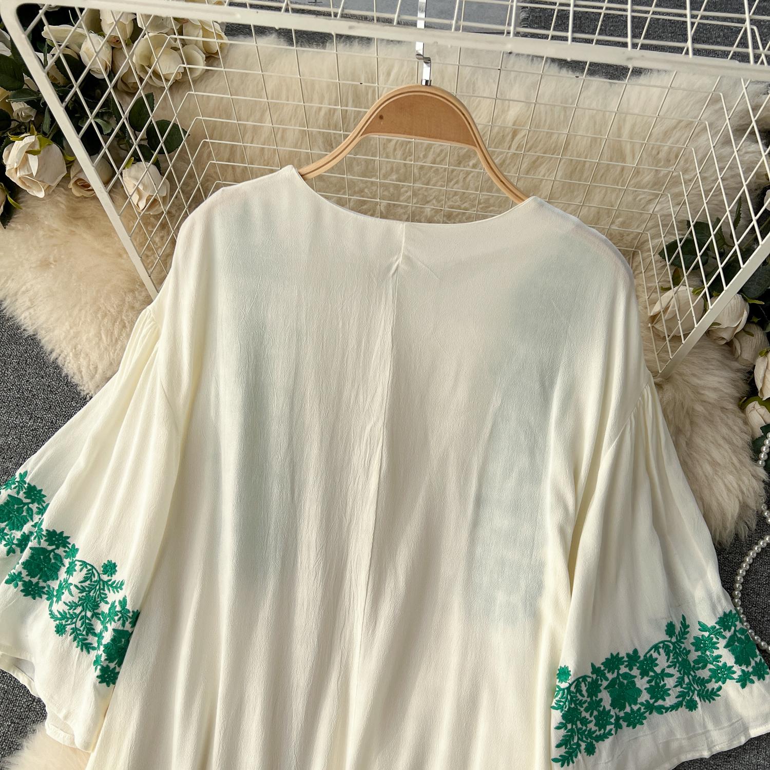 Богемные платья для женщин с круглым вырезом и расклешенными рукавами — фото 14