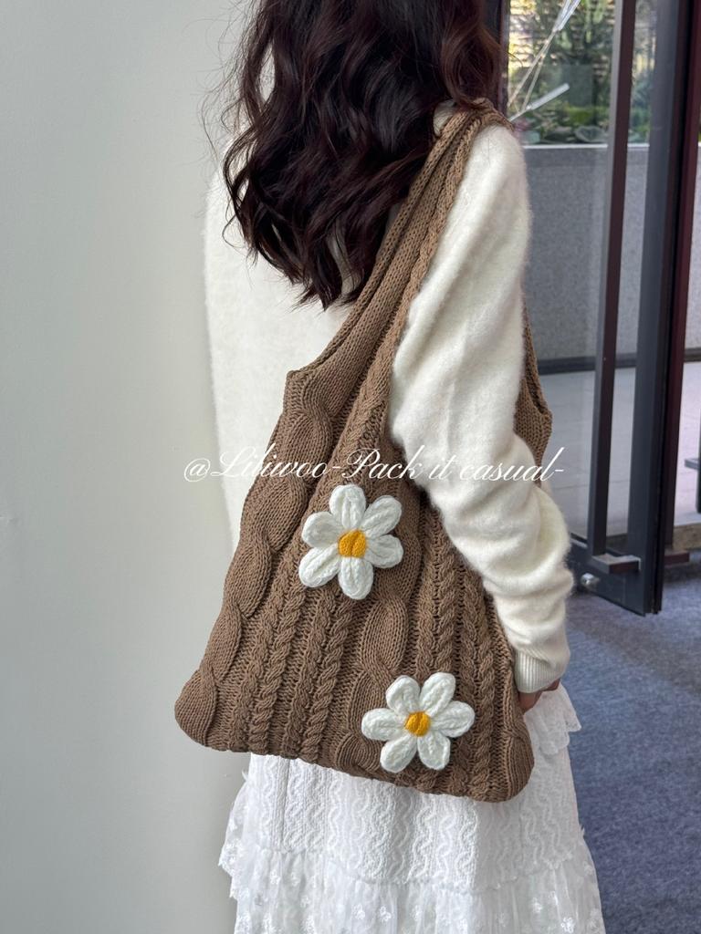 Hollow Hand-woven Bag Women's Leisure Large-capacity Straw Bag Seaside Vacation Shoulder Beach Bag Knitted Tote Bag