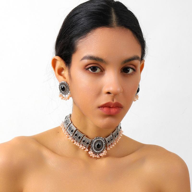 Retro Diamond-encrusted Pearl Tassel Earrings Necklace Set Retro Accessories