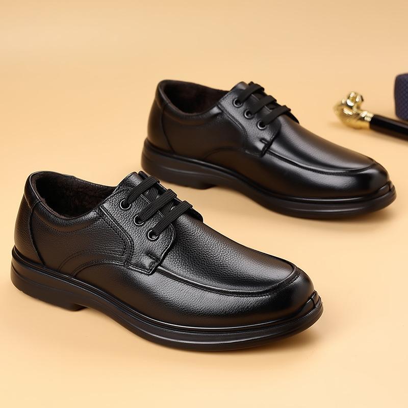 Casual leather shoes men's 2025 new formal business leather shoes fashionable and versatile middle-aged and elderly fathers warm and velvet men's shoe