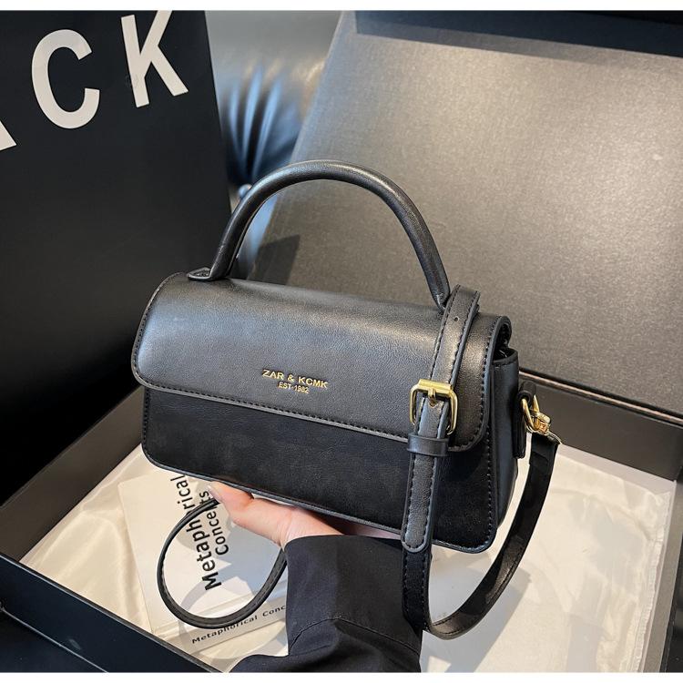 Korean version of fashion handbag women's 2025 winter new retro letter shoulder messenger bag niche design small square bag