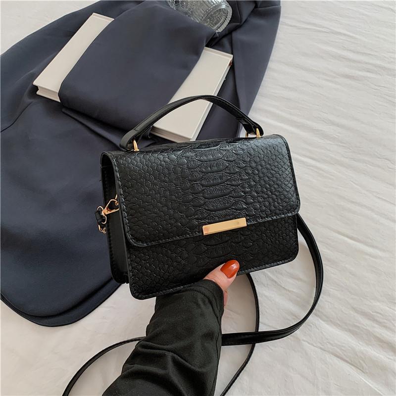 

2024 летняя новая тенденция мода повседневная переносная сумка через плечо маленькая квадратная женская ретро популярная маленькая квадратная сумка чёрный