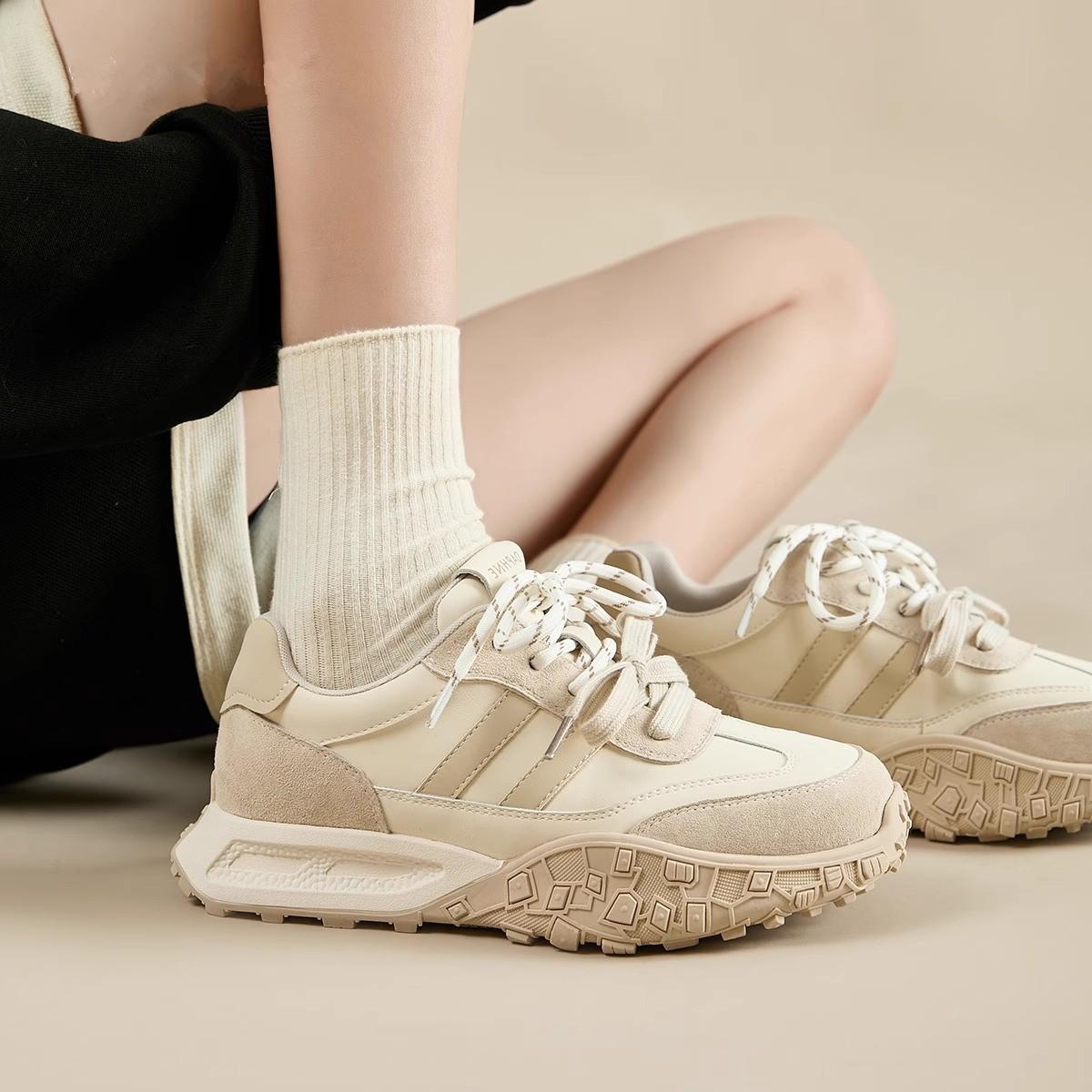 

Internet celebrity thick-soled German training shoes women s autumn 2024 new soft-soled breathable Forrest Gump shoes double color ribbon sports white 35 бежевый