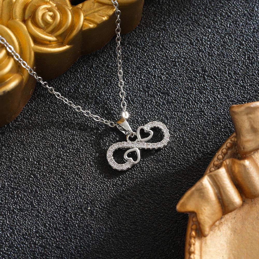 European Style Lucky Number 8 Necklace: Fashionable, Versatile Clavicle Chain with Infinite Design.