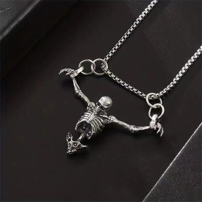Collier Tête de Mort Punk Alliage de Zinc Bijoux Rock Cadeau Pour Hommes Femmes Sans Pierres Pendentif Biker Gothique