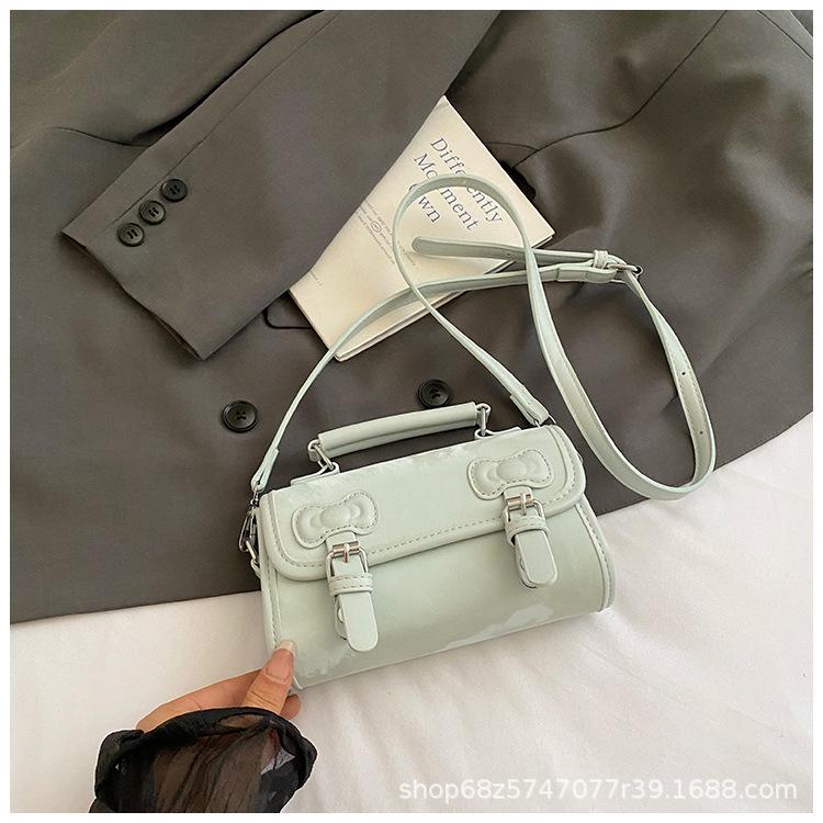 Korean Version of Ins Casual Cambridge Bag Girl 2025 New Niche Foreign Style Versatile Hand-to-hand Pillow Bag Commuter Shoulder Bag