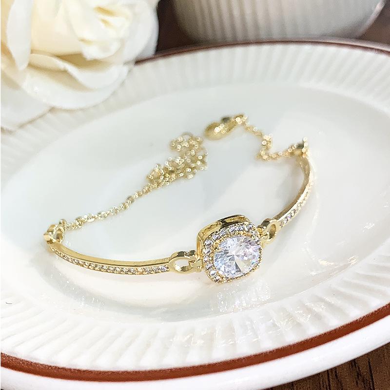 

Женский браслет-бенгл высокого класса с квадратным цирконом и полным бриллиантовым паве