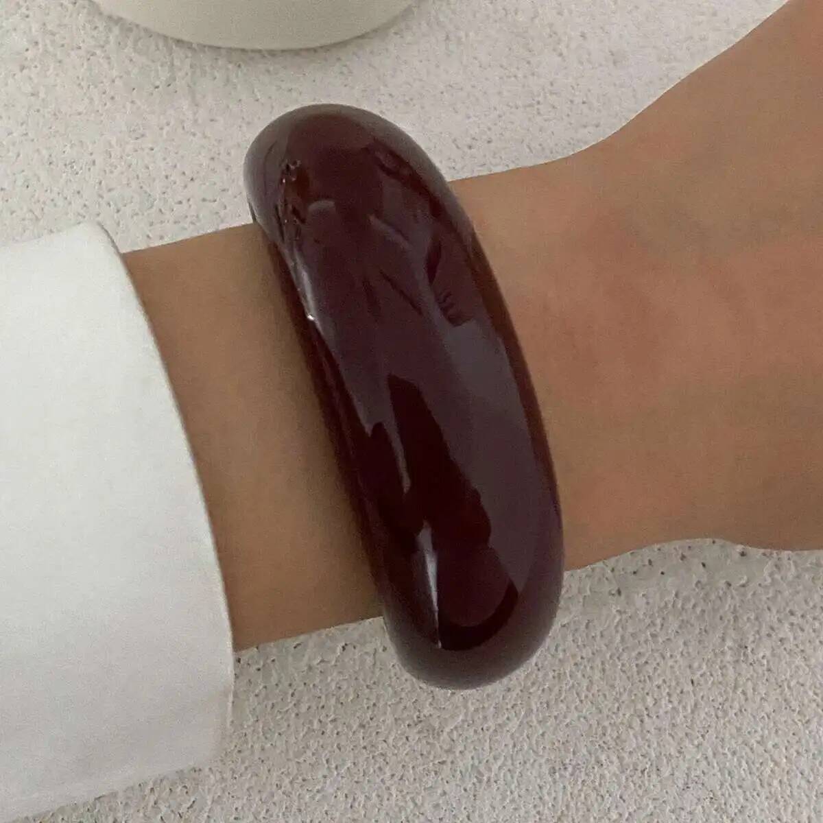 

Ingemark Y2K Boho Thick Resin Acrylic Open Wide Bangles for Women New Trend Vintage Irregular Chunky Arm Bracelets Daily Jewelry красный