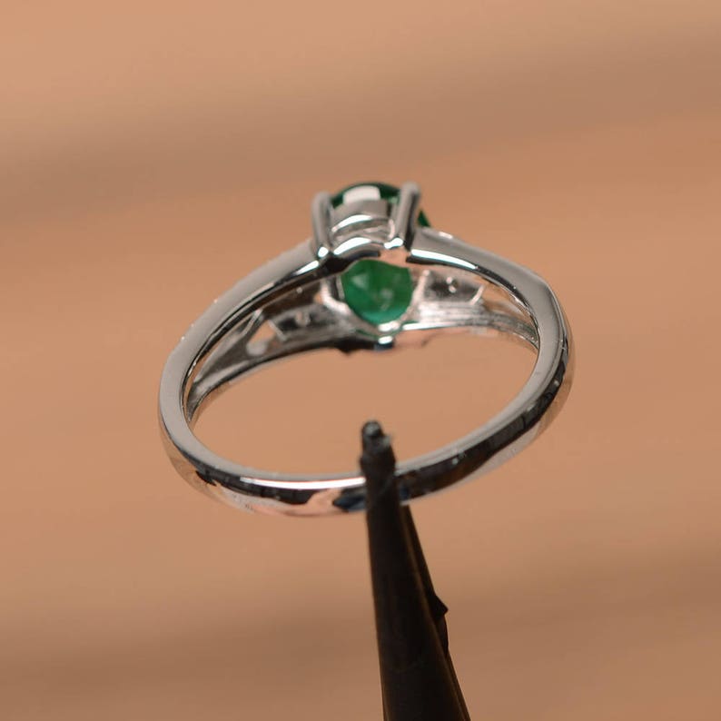 Damenring mit grünem Smaragd-Edelstein, Ovalschliff, Mai-Geburtsstein, 925 Sterlingsilber, Versprechen-Statement-Ring für Verlobung und Jubiläum