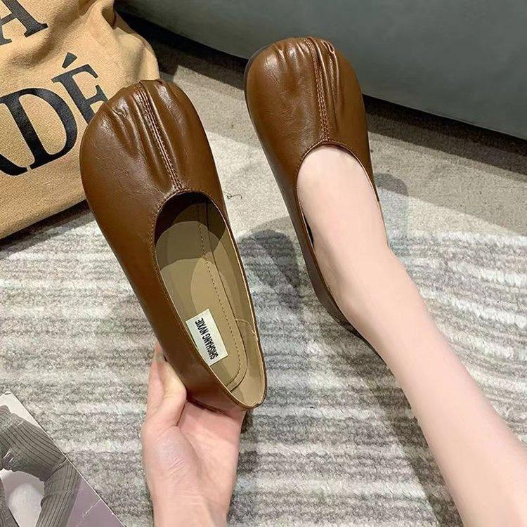 Soft-soled pregnant women's pleated flat-soled Doudou shoes, new non-slip shallow single shoes, comfortable grandma shoes
