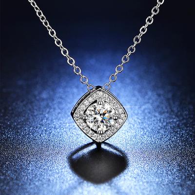 Simplu și la modă Flash Diamond Square Simulation Moissanite Colier Pandantiv Femeie Temperament Lumină Lanț clavicular de lux