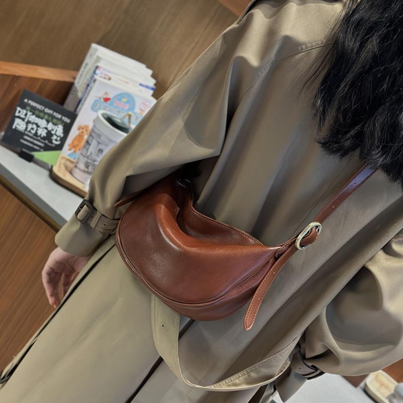 Real Leather Women's Bag New Fashionable Armpit Dumpling Bag Retro Commuting Cowhide Shoulder Crossbody Bag Women's Saddle Bag