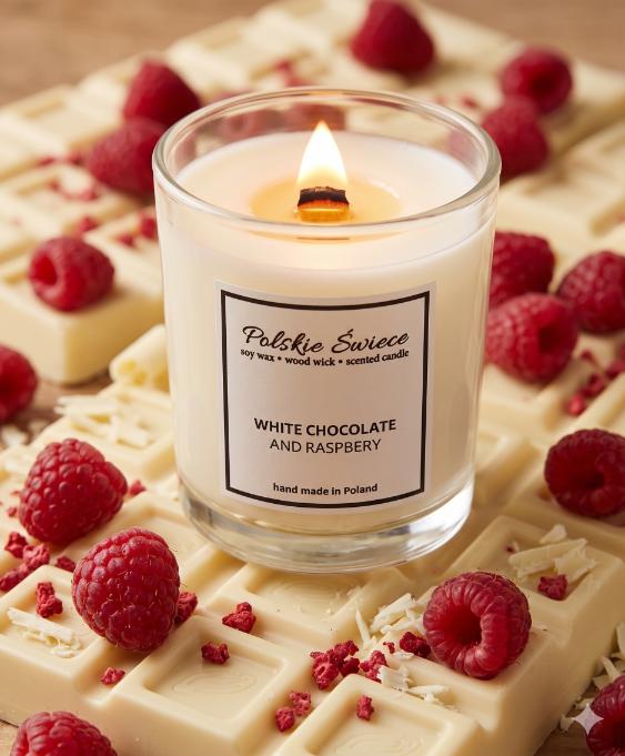 soy candle with a wooden wick + WHITE CHOCOLATE AND RASPBERRY