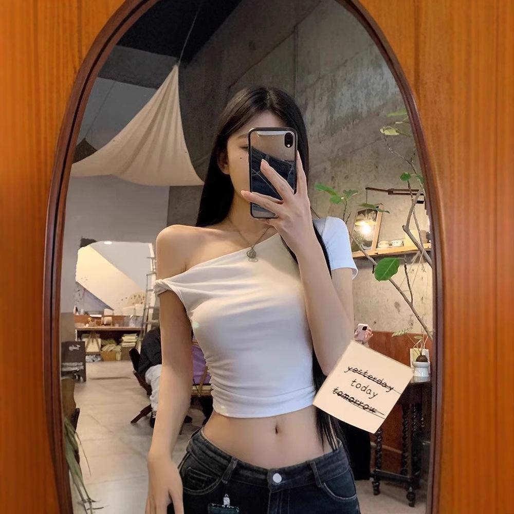 Spicy Girl Asymmetrical One-Shoulder Slimming Short-Sleeve Top - Sexy and Unique Summer Style for Women