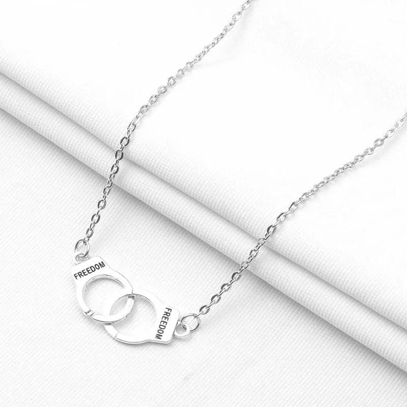 Kpop moda araña colgantes de Halloween cadena cruzada redonda collares para hombres Color plata cadena de cuello gótico pareja ropa de calle regalos