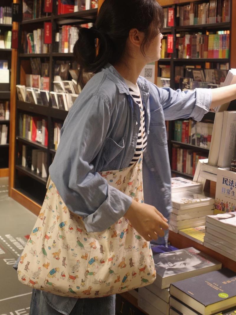 

Сумка через плечо из холста с принтом в виде мультяшного щенка, литературная, маленькая, свежая, для путешествий, большая вместительная сумка