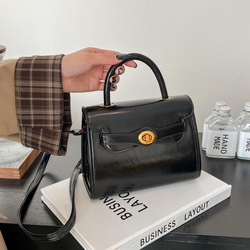 Premium Retro Portable Small Bag Women's New Autumn and Winter Versatile Messenger Commuter Small Square Bag