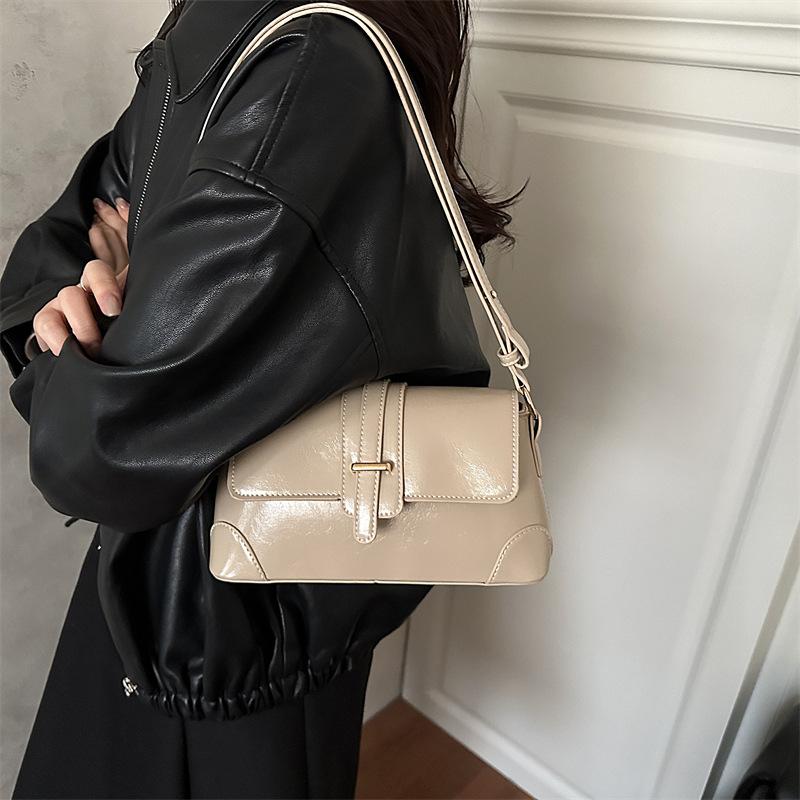Retro Solid Color Small Bag Versatile Messenger Bag Commuter Simple Shoulder Bag Fashion Design Underarm Bag