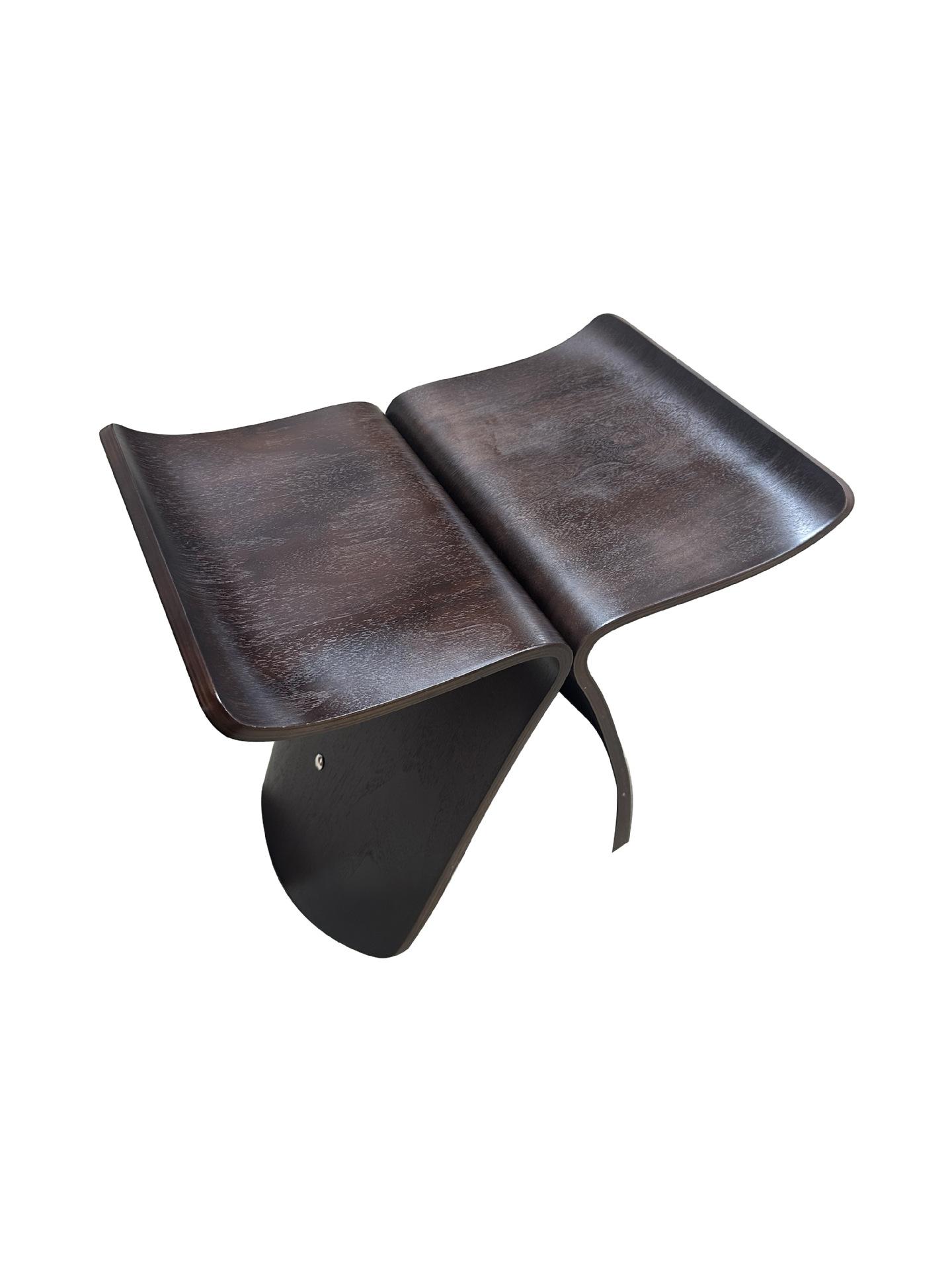 

Новый простой табурет из цельного дерева Ins Гостиная Кресло-бабочка Табурет для примерочной Штабелируемый табурет для обуви Бревенчатый скандинавский маленький табурет