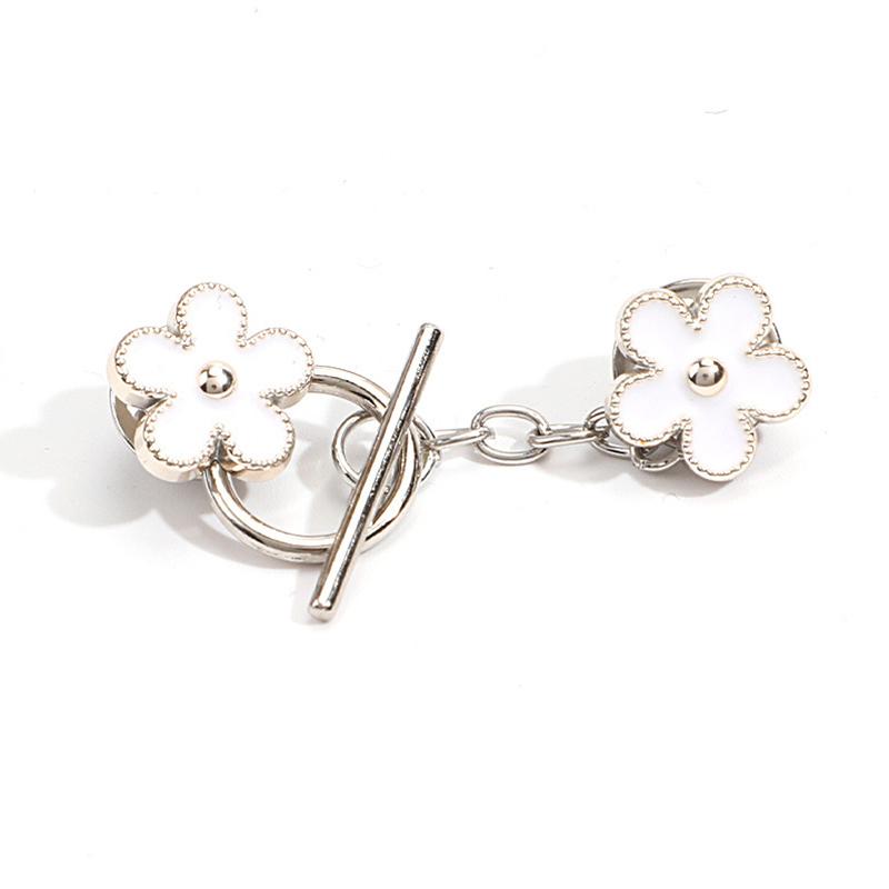 Dámské brože s utahovacím pasem s pevným připojením na límec