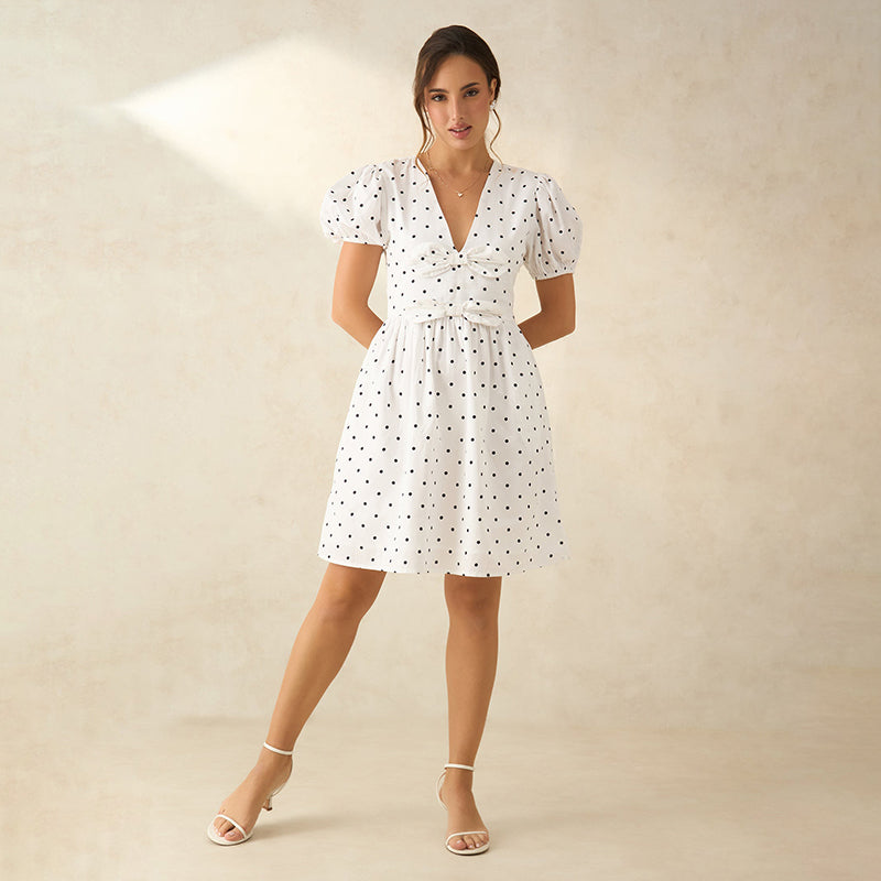 Virgio Damsk mini med puffärm och A-linjeformad V-ringning