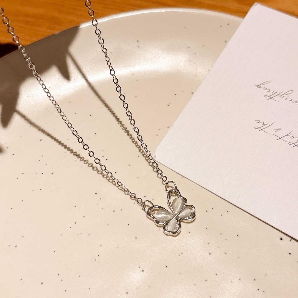 Korean Pearl Necklace: High-End Silver Clavicle Chain with Niche Design, Perfect for Light Luxury and Sweater Pendants.