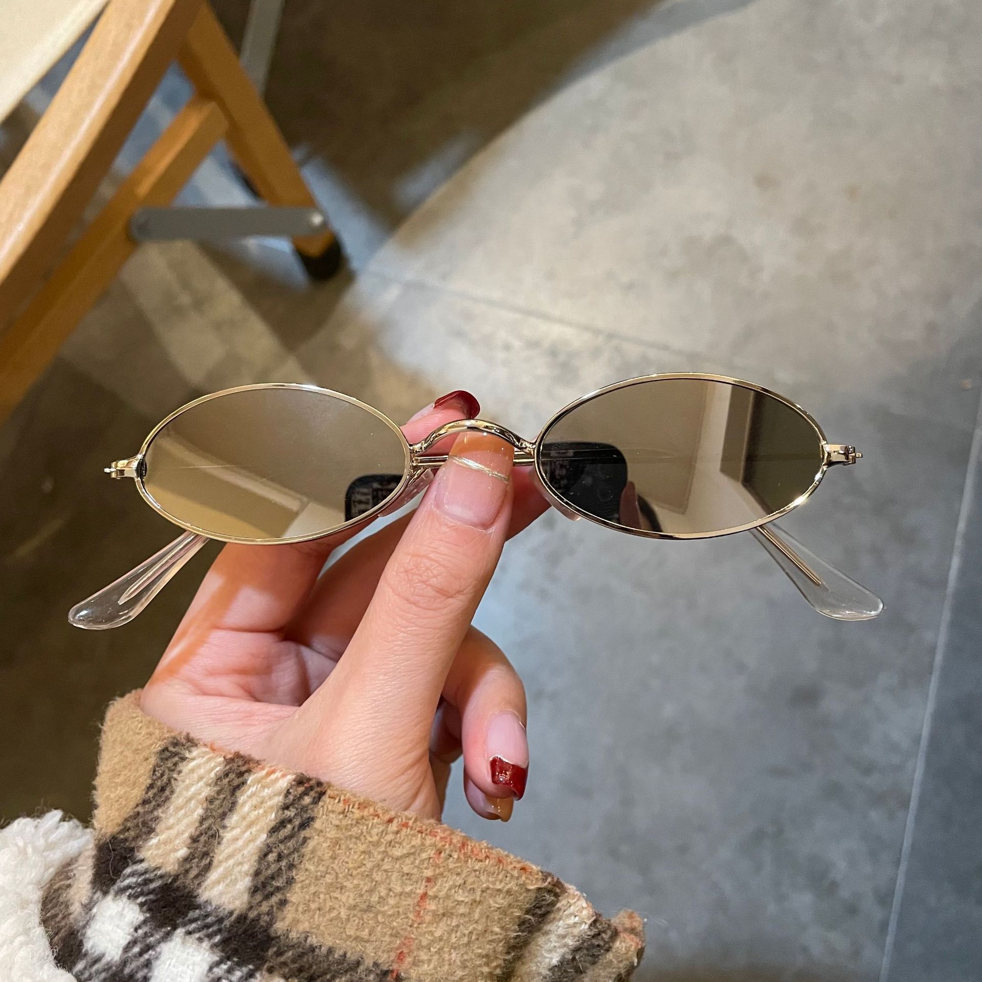 

New Unisex Retro Small EyeglassFrame OvalDesign Sunglasses Fashion Design Sun Glasses Summer Vintage Shades Eyeglasses Womens fashion glasses W138905WW-As shown in the figu