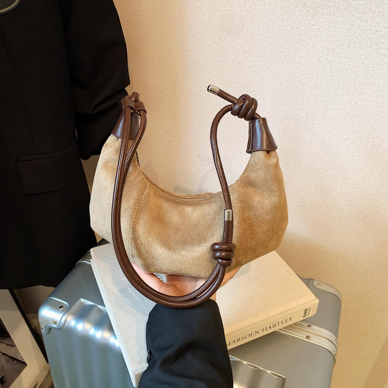 

Autumn/Winter Retro Frosted Women s Handbag: Versatile Solid Color Underarm Bag with Niche Design for Commuting