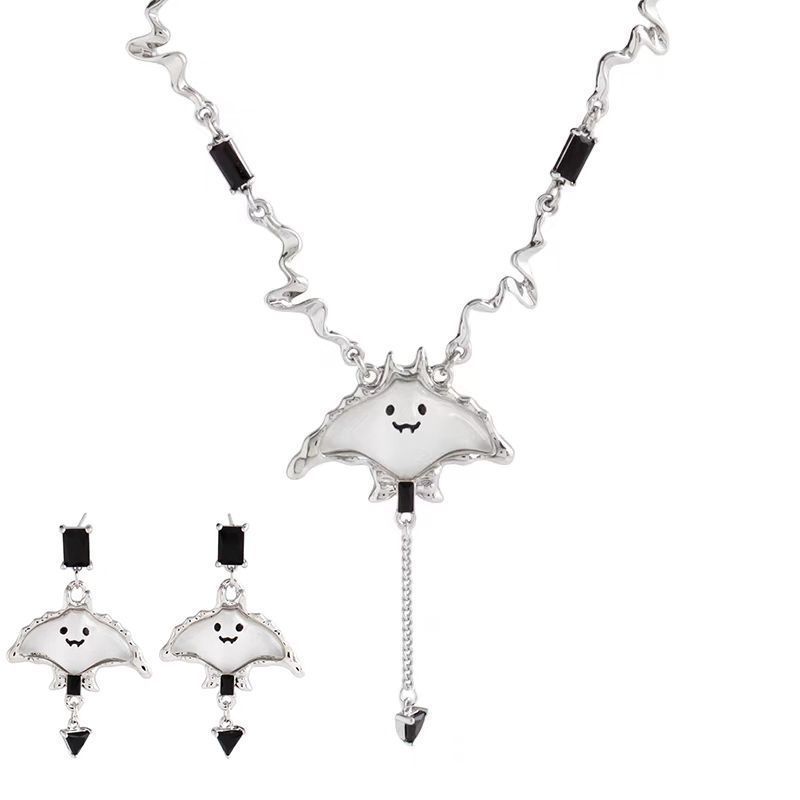 Sweet Devil Fish Necklace With Alloy Pendant For Women And Men Gift