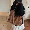 Commuter retro large-capacity bag women's new casual versatile shoulder bag college student tote bag