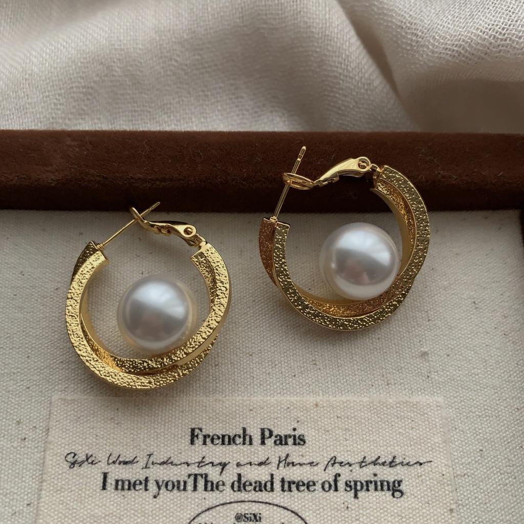 Double-layer Gold Ring-wrapped Pearl Earrings, Ear Buckles, Retro Light Luxury Fashion Niche High-end Daily Versatile Earrings.