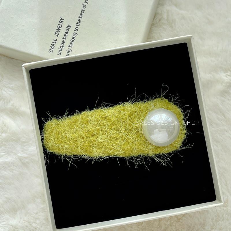 

Vintage Plush Pearl Hair Clip - Luxe Autumn/Winter Minimalist BB Side Accessory