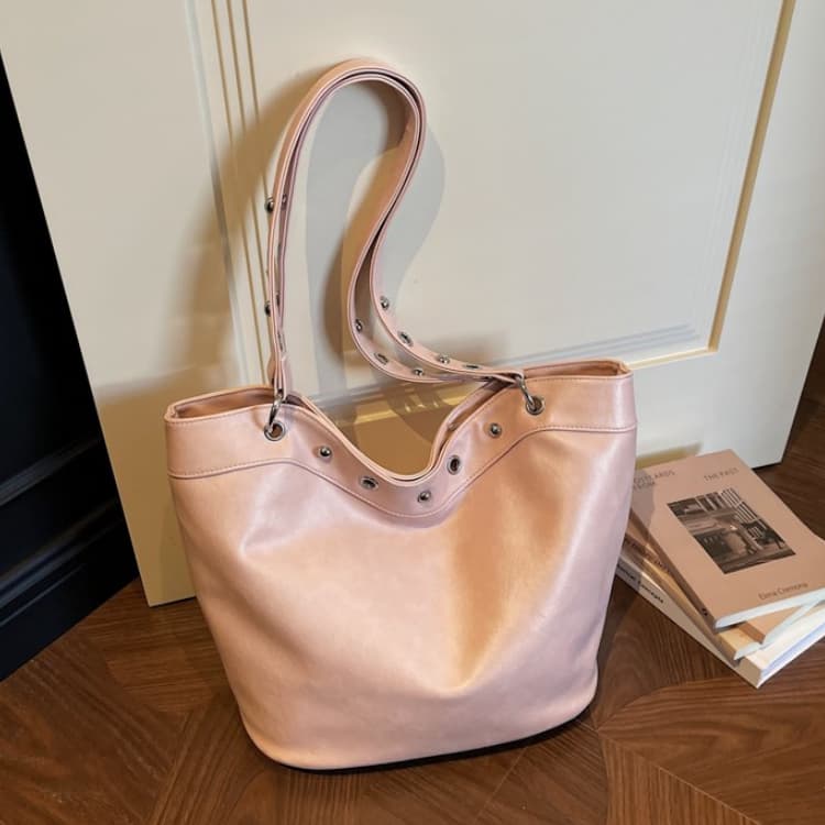 Rivet Decorative Large-capacity Bucket Bag Women's Shoulder Bag